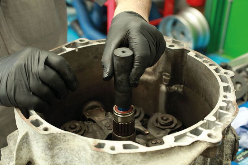 Sett for fjerning/installasjon av simring for dobbel clutch Ford 7821