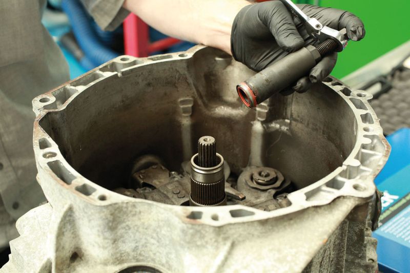Sett for fjerning/installasjon av simring for dobbel clutch Ford 7821